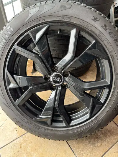Mags 20po x 8.5 Pneus Pirelli Scorpion Verde all season Bolt patern 5x112 Était sur Audi SQ5 2021 lo...