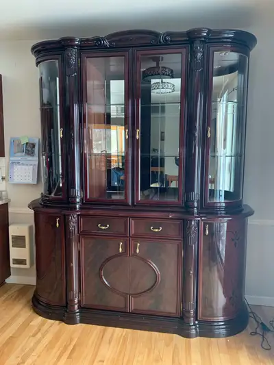 Buffet/vaisselier unique en bois d’acajou, View more