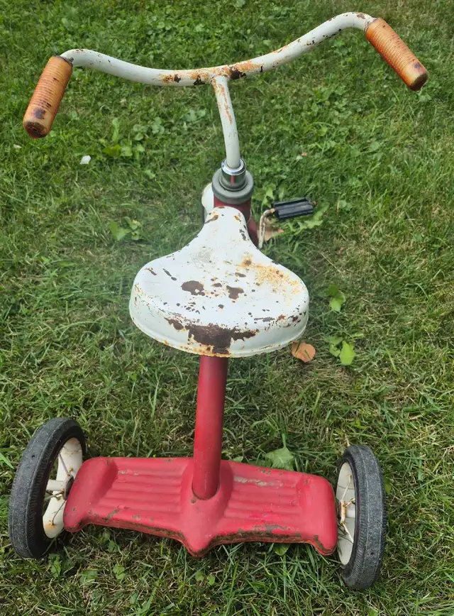 Vintage 60s-70s Canadian Tire Supercycle Tricycle in Toys in Owen Sound - Image 4