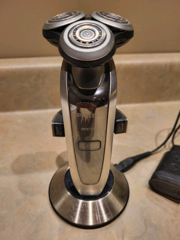 Philips Rotary Electric Shaver in Health & Special Needs in Prince George