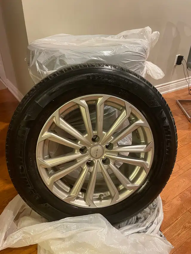 Four All Season tires on alloy rims for sale,  225/65/R17 in Tires & Rims in Mississauga / Peel Region - Image 2
