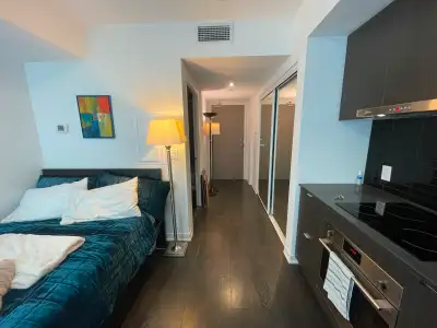 Sublet Available - Harbour / York - Toronto