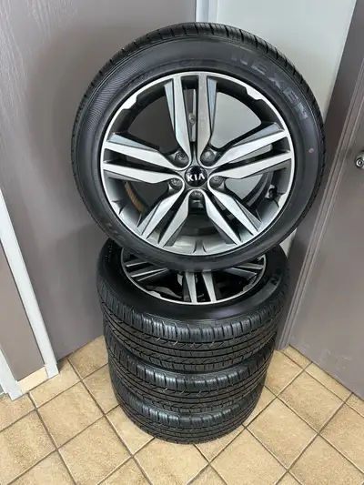 235/45/R18 Kia Rims and All Season Tires OEM from a 2019 Kia Soul Nexen CP671 90% TREAD ( Thread is...