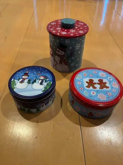 3 Christmas Tins for 5$ - 3 Boîtes de Noël pour 5$, View more