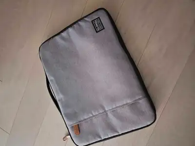 Laptop case PKG like NEW. 2 external pockets. Used a couple of times, to be honest. A new one is aro...