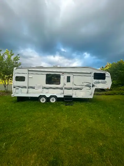 2000 Glendale Golden Falcon $8,000 OBO 28 ft Still winterized Cleaned and ready to go for this year...