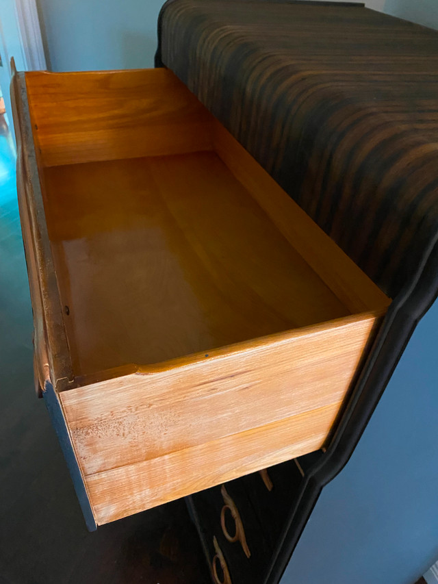Commode et/ou bureau anciens uniques 1940 tout bois dans Commodes et armoires  à Ville de Québec - Image 2