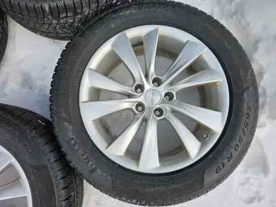 Selling 4 original 19 inches tesla model x rims with Pirelli winter tires on them 265/50/R19. Rims a...