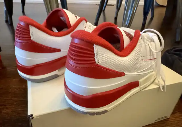 Air Jordan 2/3 'White Varsity Red' Size 8 in Men's Shoes in City of Toronto - Image 3