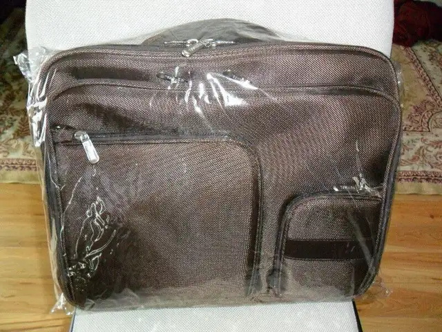 NEW Sac Portable TOSHIBA Laptop Travel Bag for 15.6'' NOTEBOOK in Laptops in City of Montréal - Image 2