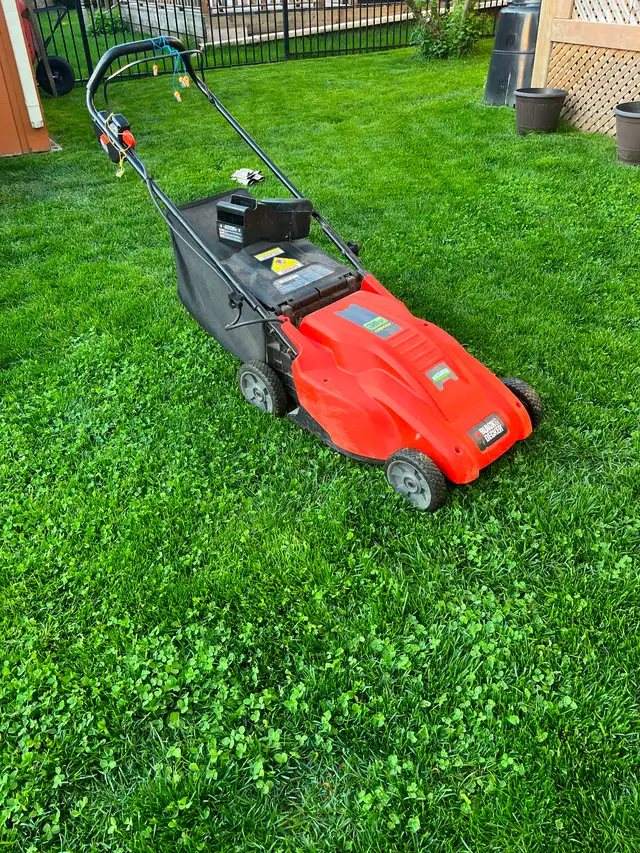 Lawn mower in Lawnmowers & Leaf Blowers in Kitchener / Waterloo - Image 3