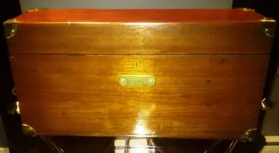 ** VOTRE NUMÉRO DE TÉLÉPHONE = UNE RÉPONSE DE MA PART ! ** Antique boîte en bois avec poignées en la...