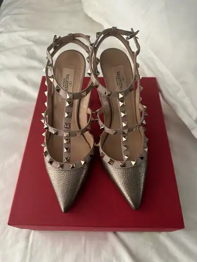 AUTHENTIC VALENTINO ROCKSTUD PUMPS, View more