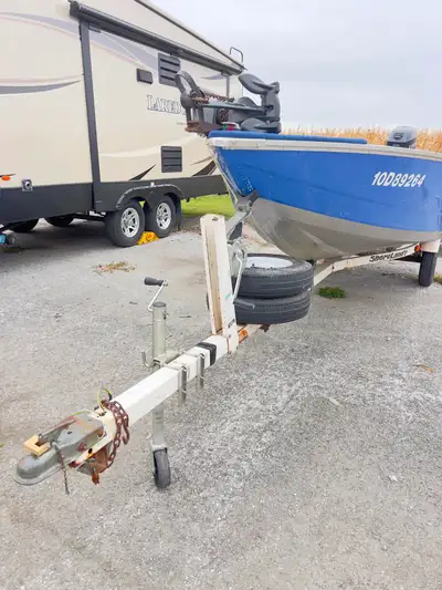 Chaloupe de pêche Resorter DLX de Princecraft, 16.5 pieds avec fond plat incluant deux bancs princec...