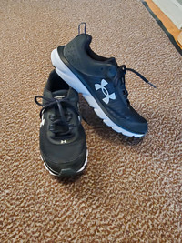 Men's & Boys Under Armour Black Shoes Size 8