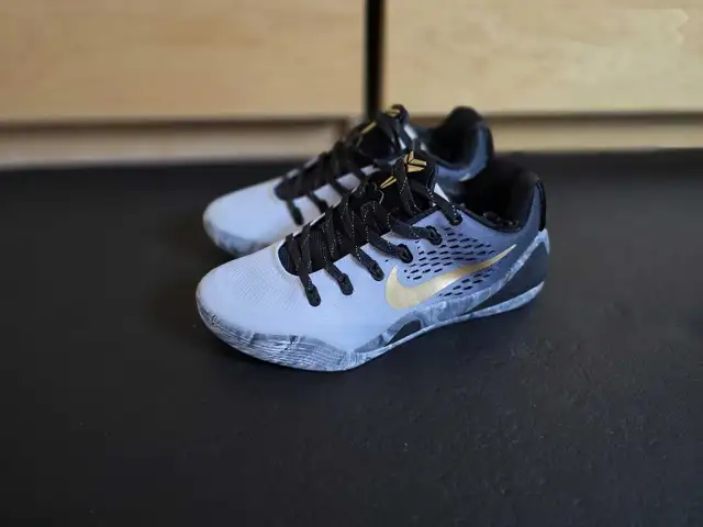 Kobe 9 Mambacita size 8 in Men's Shoes in Mississauga / Peel Region - Image 2