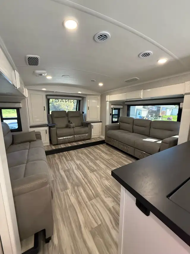 Fifth wheel pinnacle 2025 in RVs & Motorhomes in Longueuil / South Shore - Image 6