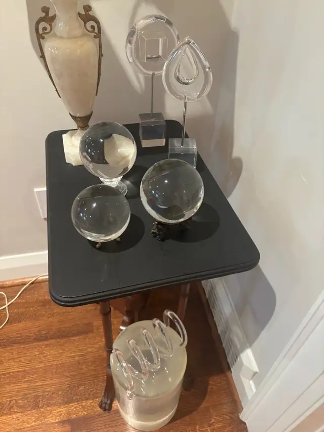 Antique Wooden Side Table in Home Décor & Accents in City of Toronto - Image 4