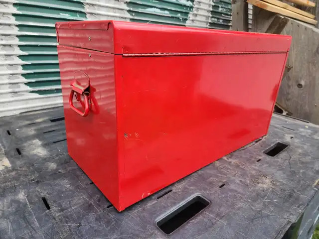6 Drawers Red  With Black Sliding Drawers Tool Chest in Tool Storage & Benches in Windsor Region - Image 6