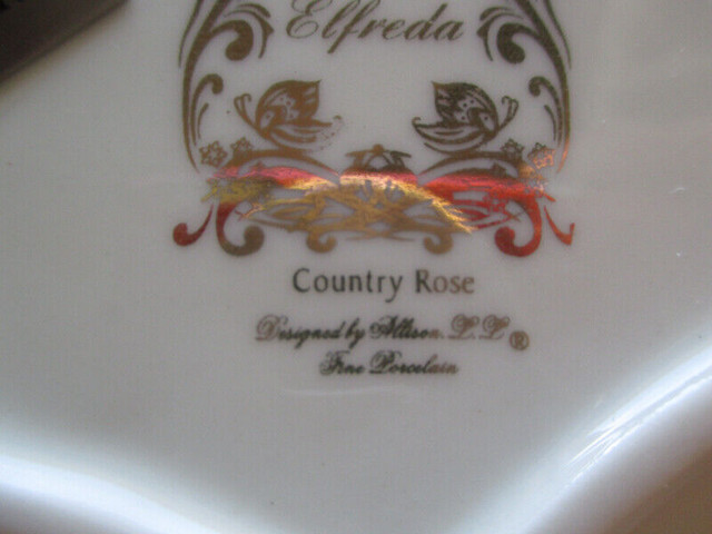 Vintage Royal Elfreda Country Rose Handle 3 Section Serving Dish in Arts & Collectibles in Stratford - Image 4