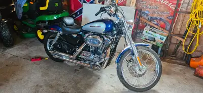 2007 XL1200 Sportster only 4800 km nice clean bike comes with detachable windscreen and original sea...