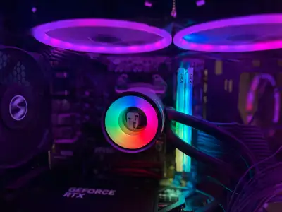 R7 5800X3D 32 GB ram 1 TB nvme RTX 5070 corsair 1000W PSU liquid cooling system Customizable RGB