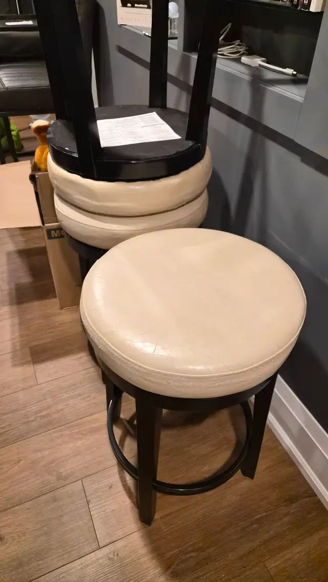 Swivel Stools - 3 in Chairs & Recliners in Markham / York Region - Image 3