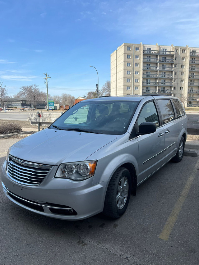 2012 Chrysler Town and Country in Cars & Trucks in Winnipeg