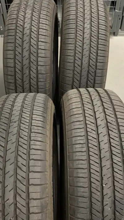 Set of 4 All Season Yokohama Geolander G91 Tires. Size P225/60R17. In very good condition with 18,50...