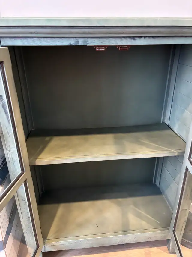 Vintage looking bookcase in Bookcases & Shelving Units in City of Toronto - Image 4