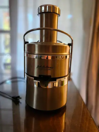 The Jack LaLanne’s Power Juicer Pro (Model E-1189) is a durable, commercial-quality electric centrif...
