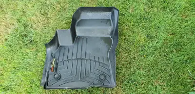 Hello, I am selling two sets of front floormats for 2017-2023 Chevrolet Bolt EV/EUV, both used very...