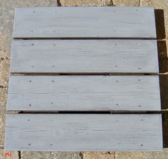 Attractive & Sturdy Cedar Wooden Patio Squares - 23" by 23" in Outdoor Décor in City of Toronto - Image 2