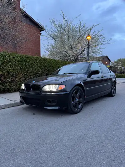 E46 BMW 325i Entreposée chaque hiver depuis que j’en suis propriétaire. Body a un peu de rouille. Re...