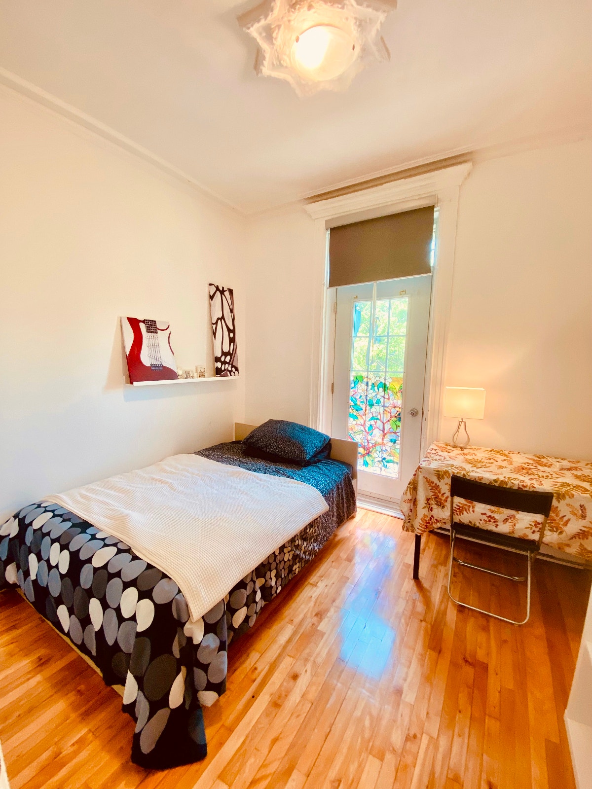A Very Nice Room Downtown Montreal — photo 1