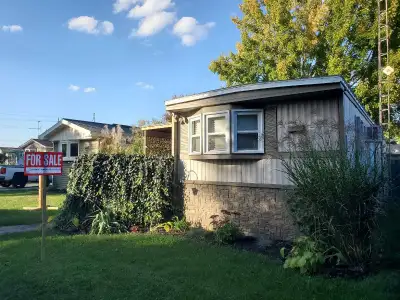 Mobile Home Unit #5 -9480 Longwoods Rd -Riverside Estates-Chatham-Kent Many upgrades-New Rubber Roof...