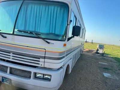 Class A motorhome sleeps 6, Chev power train 2 new a/c units, 4000 watt generator, tires are as new....