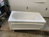American Standard 60” x30” fibreglass tub