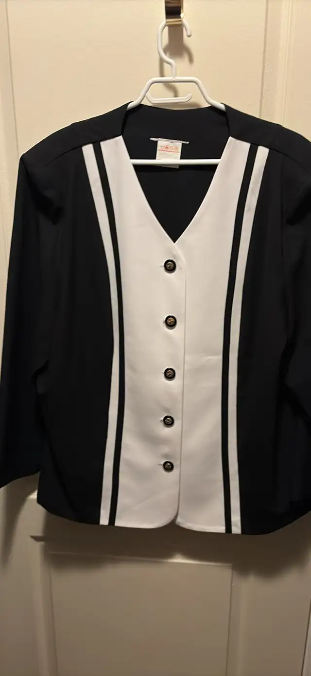 women’s clothing 2x and 3x for sale many pieces w original tags in Women's - Tops & Outerwear in Oshawa / Durham Region - Image 5
