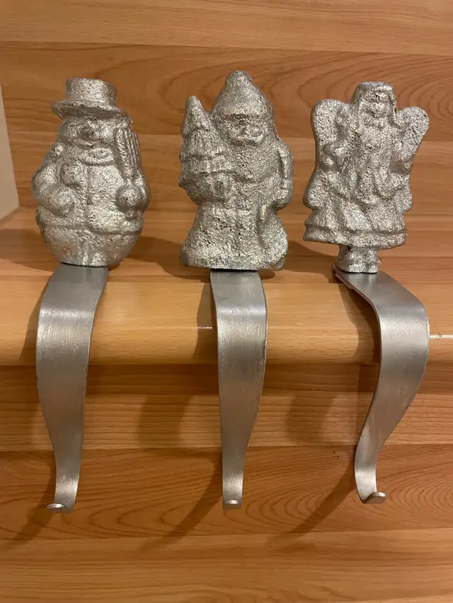 Christmas Decorations - centrepiece, stocking holders, candles in Home Décor & Accents in Edmonton - Image 2