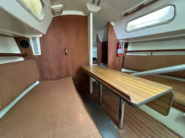 Electric 1981 MIRAGE 27 (Perry) Sailboat & Trailer in Sailboats in Leamington - Image 6