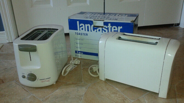 Toaster - 1 left, the other sold. in Toasters & Toaster Ovens in Brockville