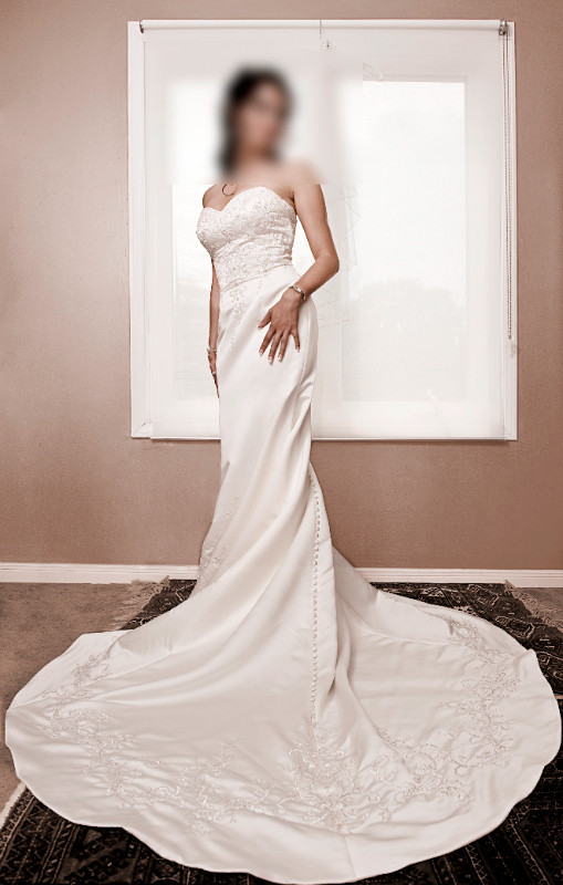 A Stunning Wedding Dress in Excellent Condition - $100 in Wedding in City of Toronto - Image 4
