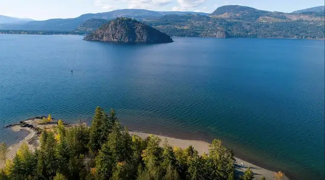 Resort Property in Magna Bay, BC62864383263489122