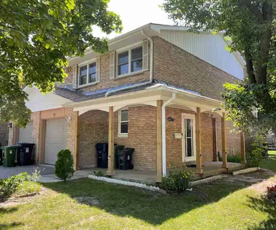 4 bedroom townhouse for rent in Scarborough