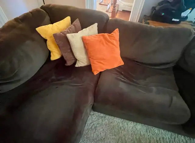 Large Brown fabric sectional Couch in Couches & Futons in City of Halifax - Image 6