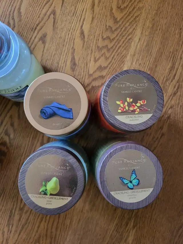 Yankee Candles / White Barn in Home Décor & Accents in Hamilton - Image 4