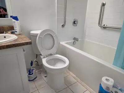 Bachelor apartment available for lease assignment at 200 Balliol Street, Toronto. The lease runs unt...