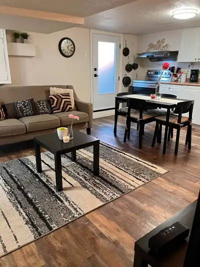 Room in a Beautiful 2 Bedroom Basement Suite by the Subway