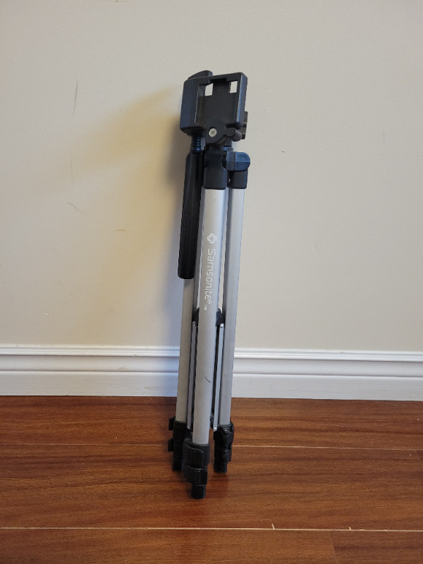 Samsonite Camera Tripod – Photography and Video in Cameras & Camcorders in Cole Harbour - Image 4